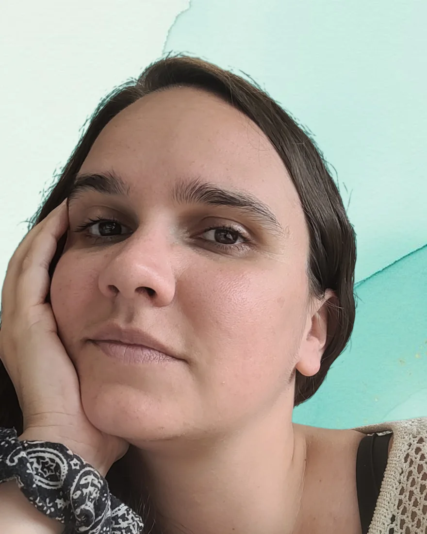 Céline Sadou, pensive